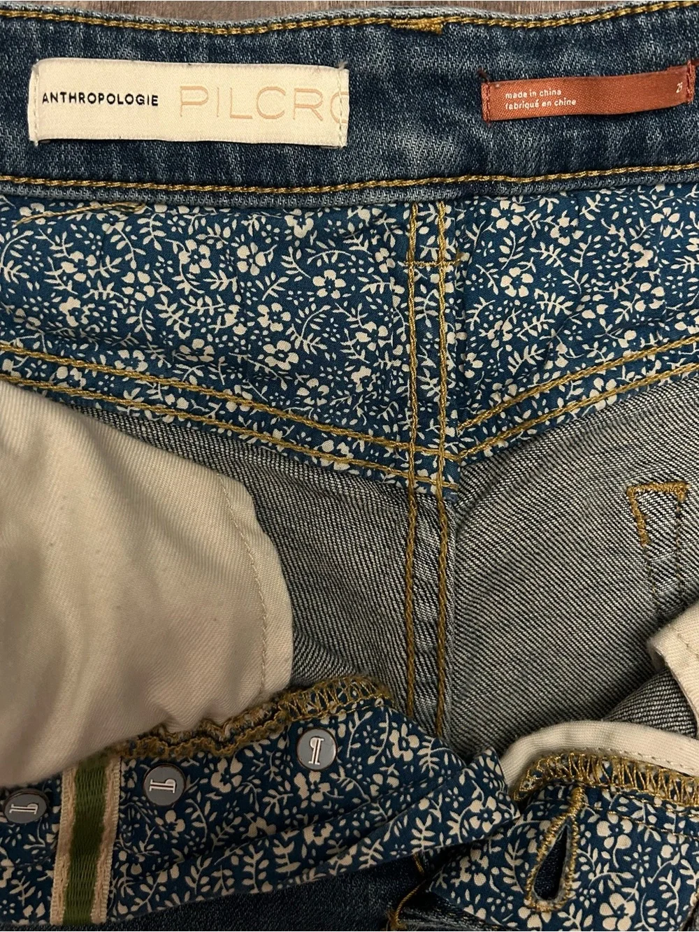 Pilcro Denim Cutoff Shorts Women's 29 in Faded Blue Button Up - Picture 2 of 11
